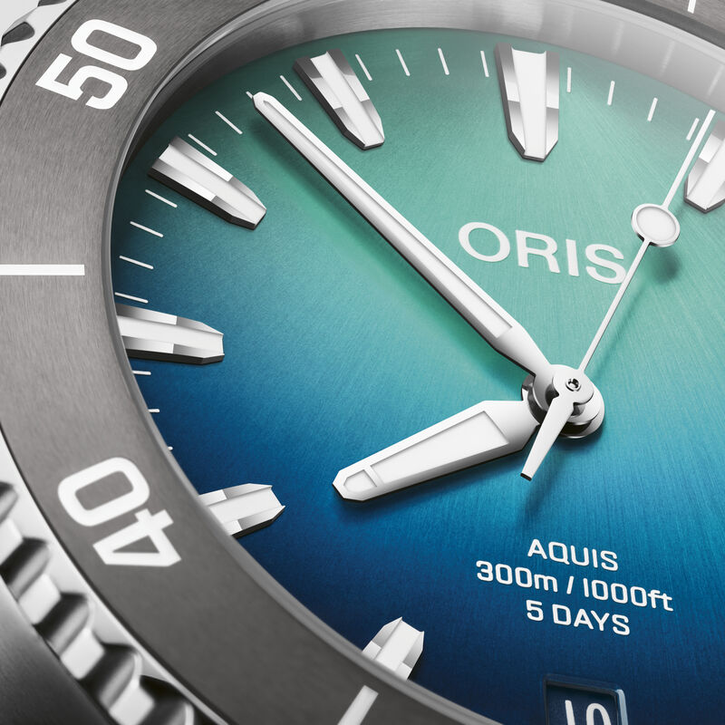 Oris Aquis Great Barrier Reef Limited Edition IV Gradient Blue Dial Watch, 43mm image number 2